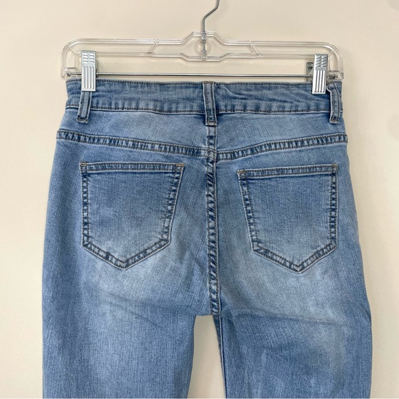 Forever 21 Distressed Cropped Raw Hem Jeans Size Small - Picture 6 of 11